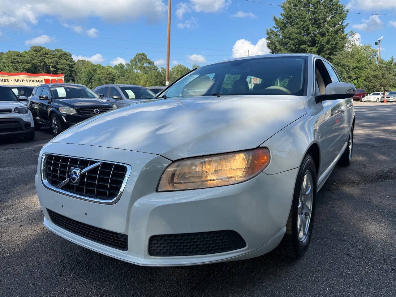 Used 2008 Volvo V70 FWD image 3