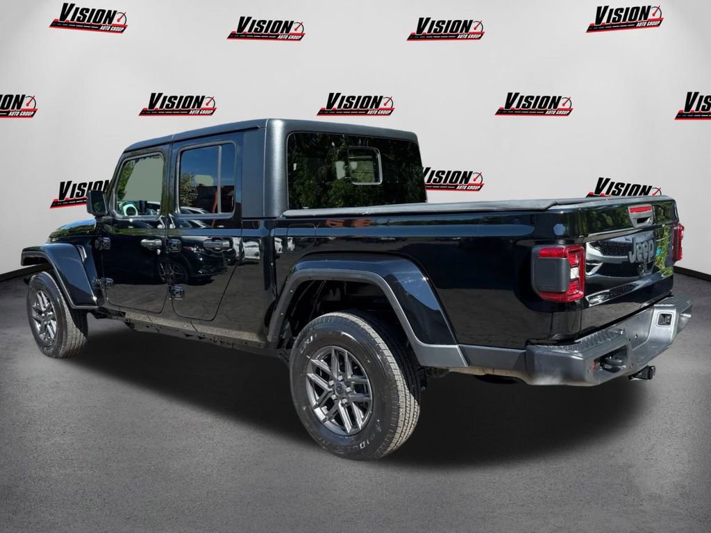 Used 2024 Jeep Gladiator Sport image 7