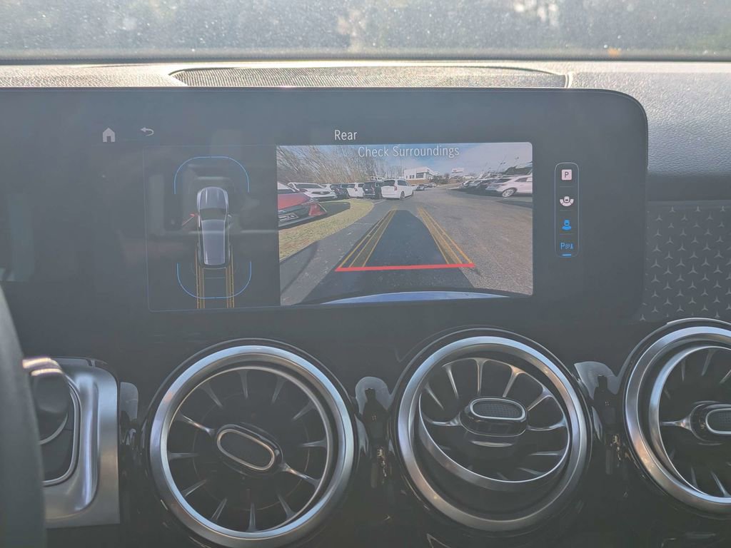 Used 2024 Mercedes-Benz GLB 250 image 25