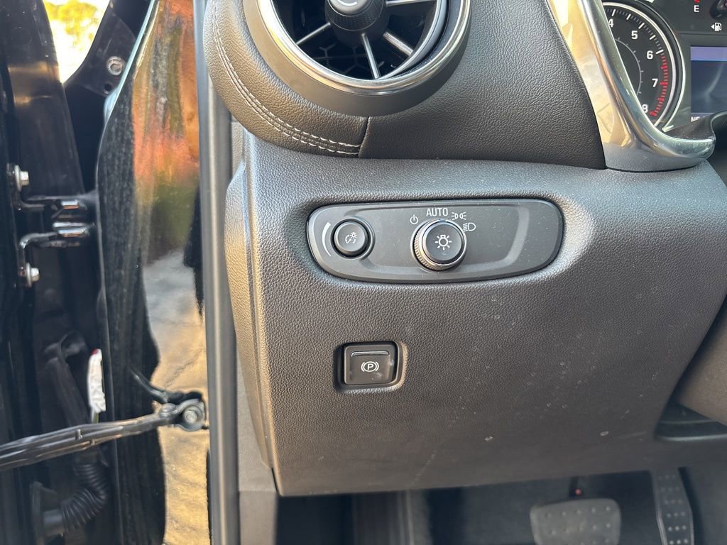 Used 2025 Chevrolet Blazer LT FWD image 38