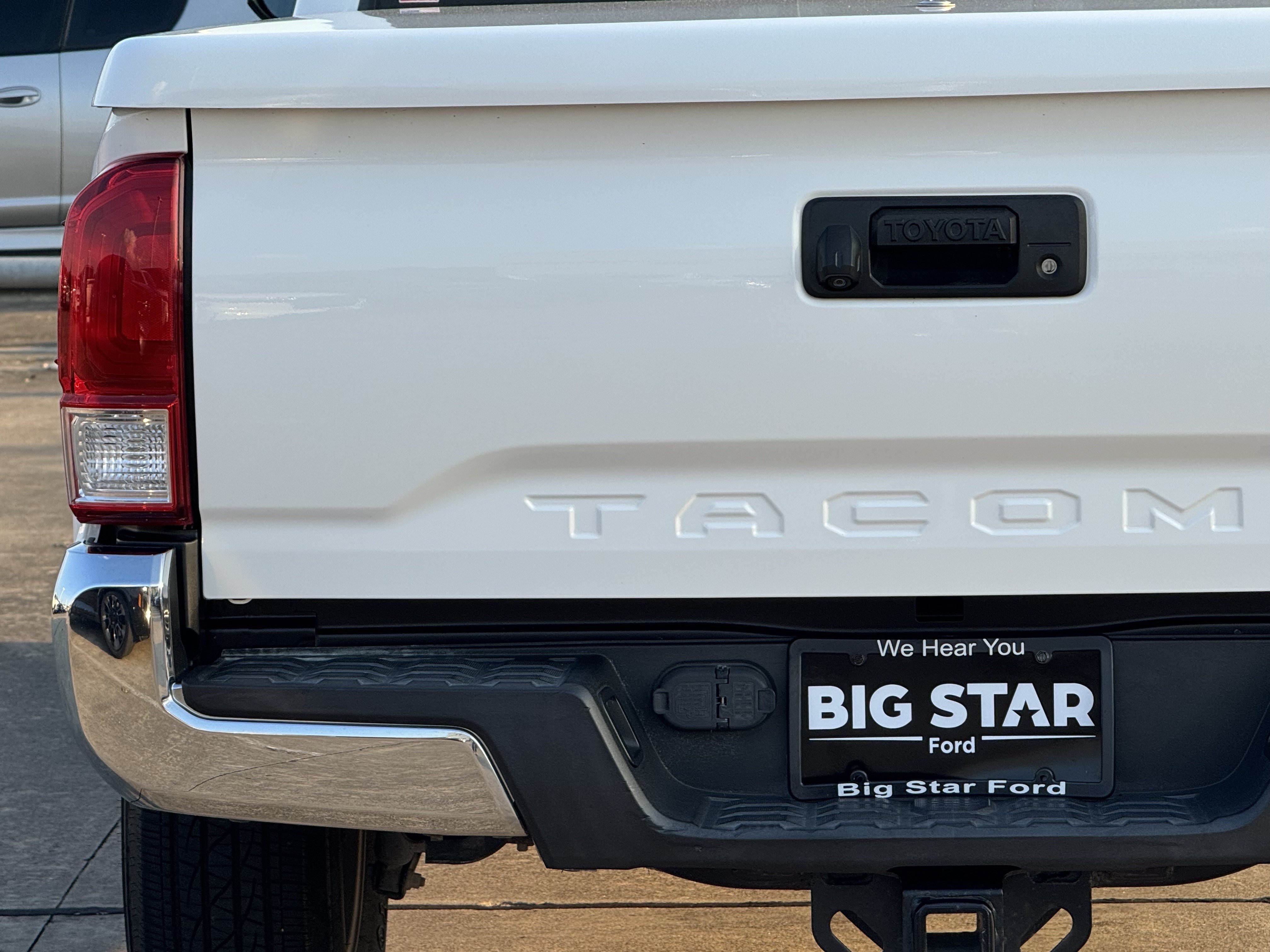 Used 2017 Toyota Tacoma SR5 w/ Tow Package RWD image 10