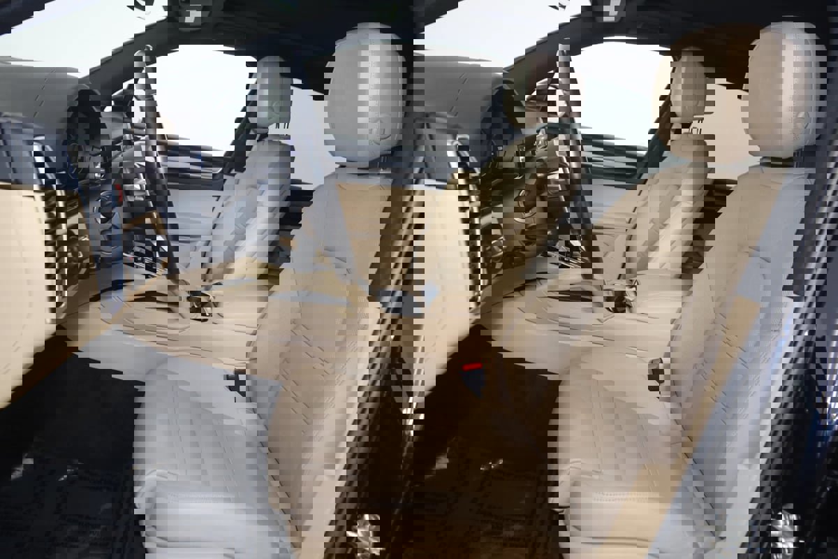 Used 2022 Porsche Cayenne Platinum Edition w/ Premium Package Plus image 7