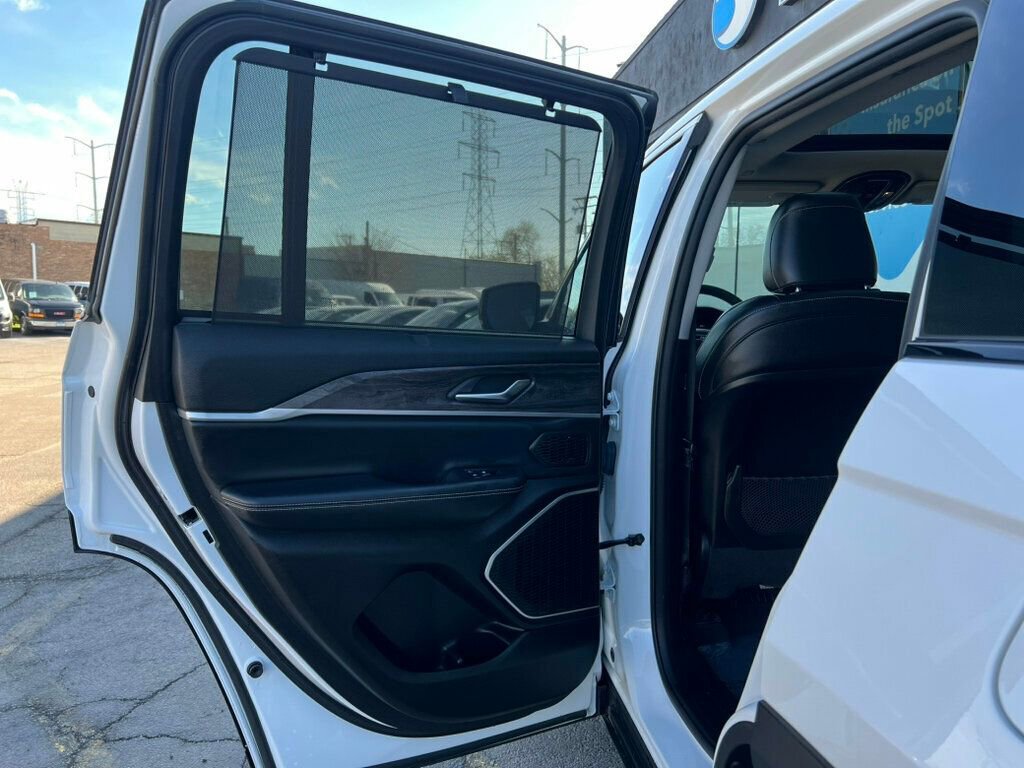 Used 2022 Jeep Grand Cherokee Limited 4xe w/ Luxury Tech Group II image 17