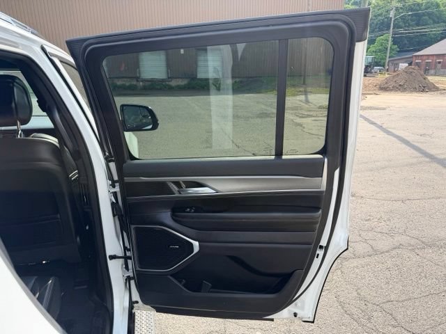 Used 2023 Jeep Wagoneer Series II AWD/4WD image 14
