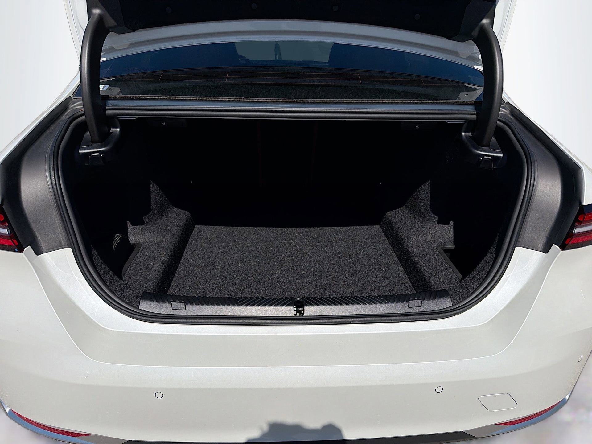 Used 2026 BMW 530i w/ Premium Package image 13