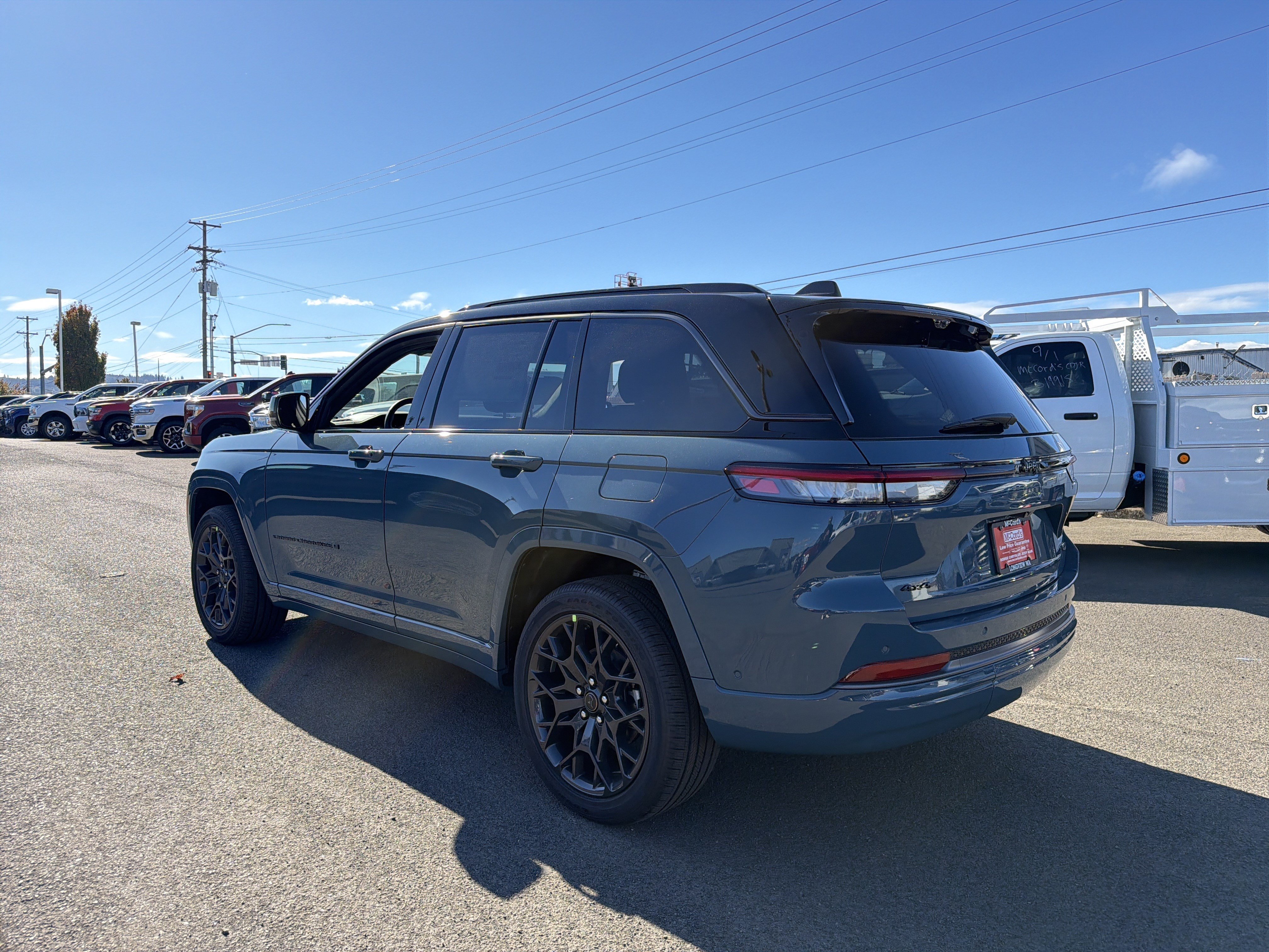 New 2027 Jeep Grand Cherokee Summit AWD/4WD image 3