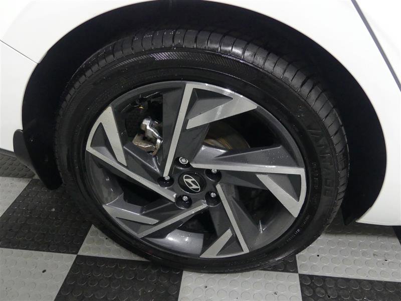 Used 2024 Hyundai Elantra Limited image 16