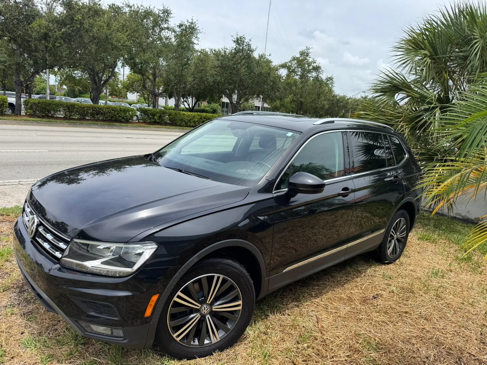 Used 2018 Volkswagen Tiguan SEL FWD image 4