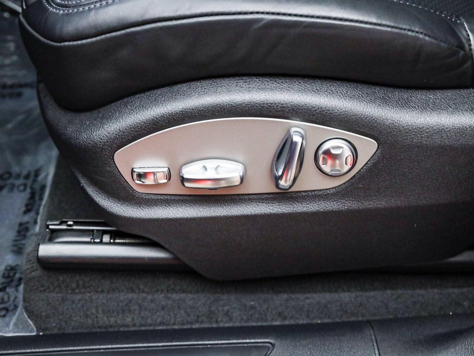 Certified 2026 Porsche Macan AWD/4WD image 25
