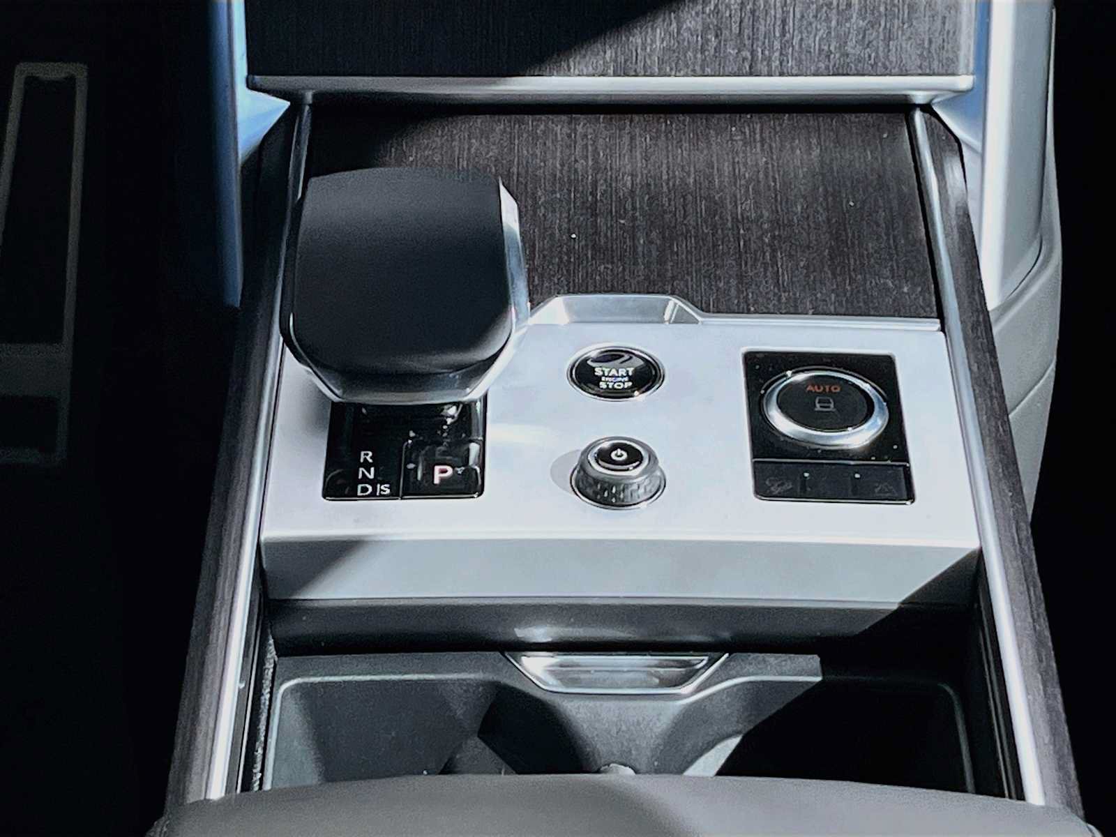 New 2027 Land Rover Range Rover Long Wheelbase SE AWD/4WD image 10