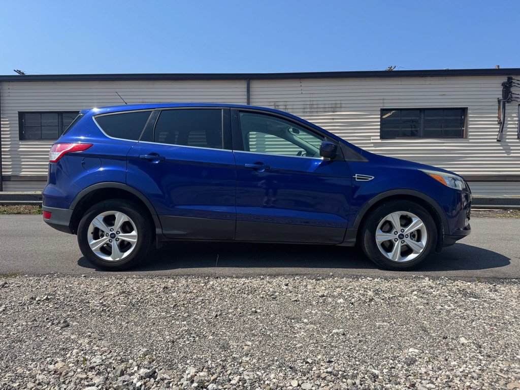 Used 2015 Ford Escape SE image 2