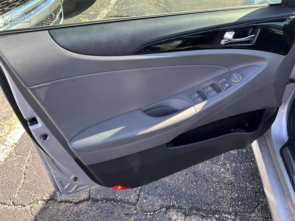 Used 2014 Hyundai Sonata Limited w/ Technology Package 05 image 17