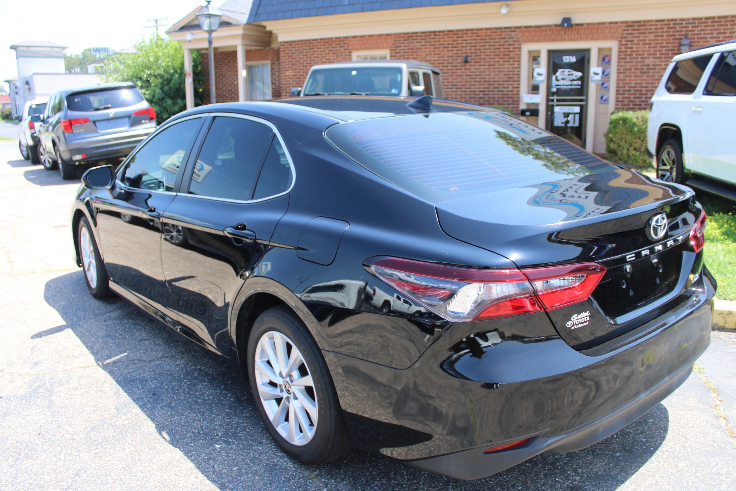 Used 2023 Toyota Camry LE FWD image 6