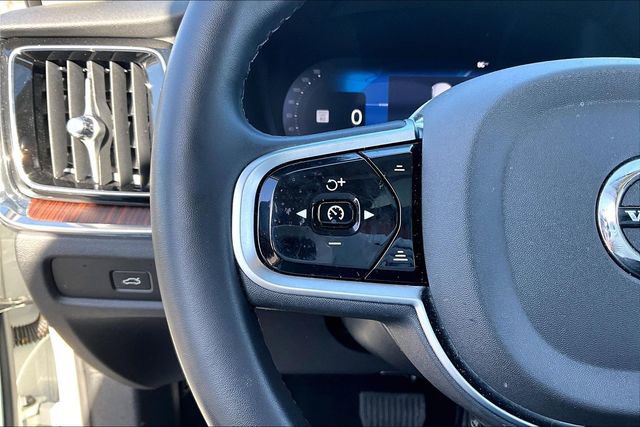 Used 2025 Volvo V60 B5 Cross Country Plus image 11