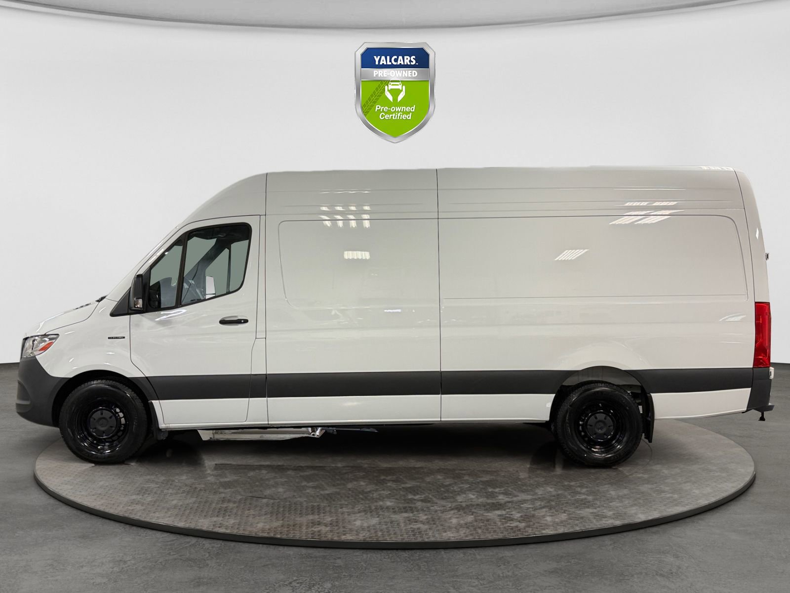 Used 2024 Mercedes-Benz eSprinter 170 Cargo image 2