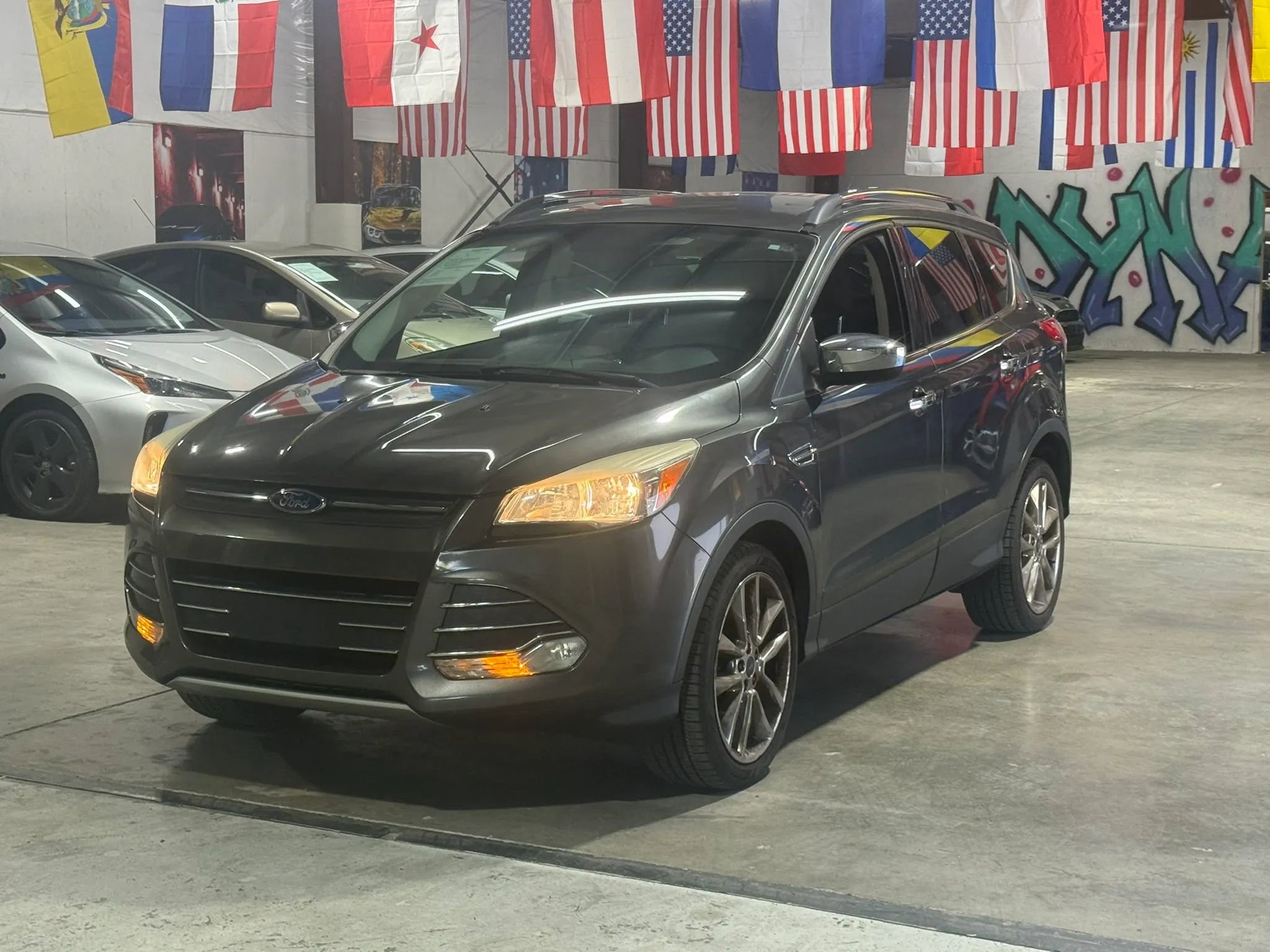 Used 2015 Ford Escape SE w/ SE Chrome Package image 3