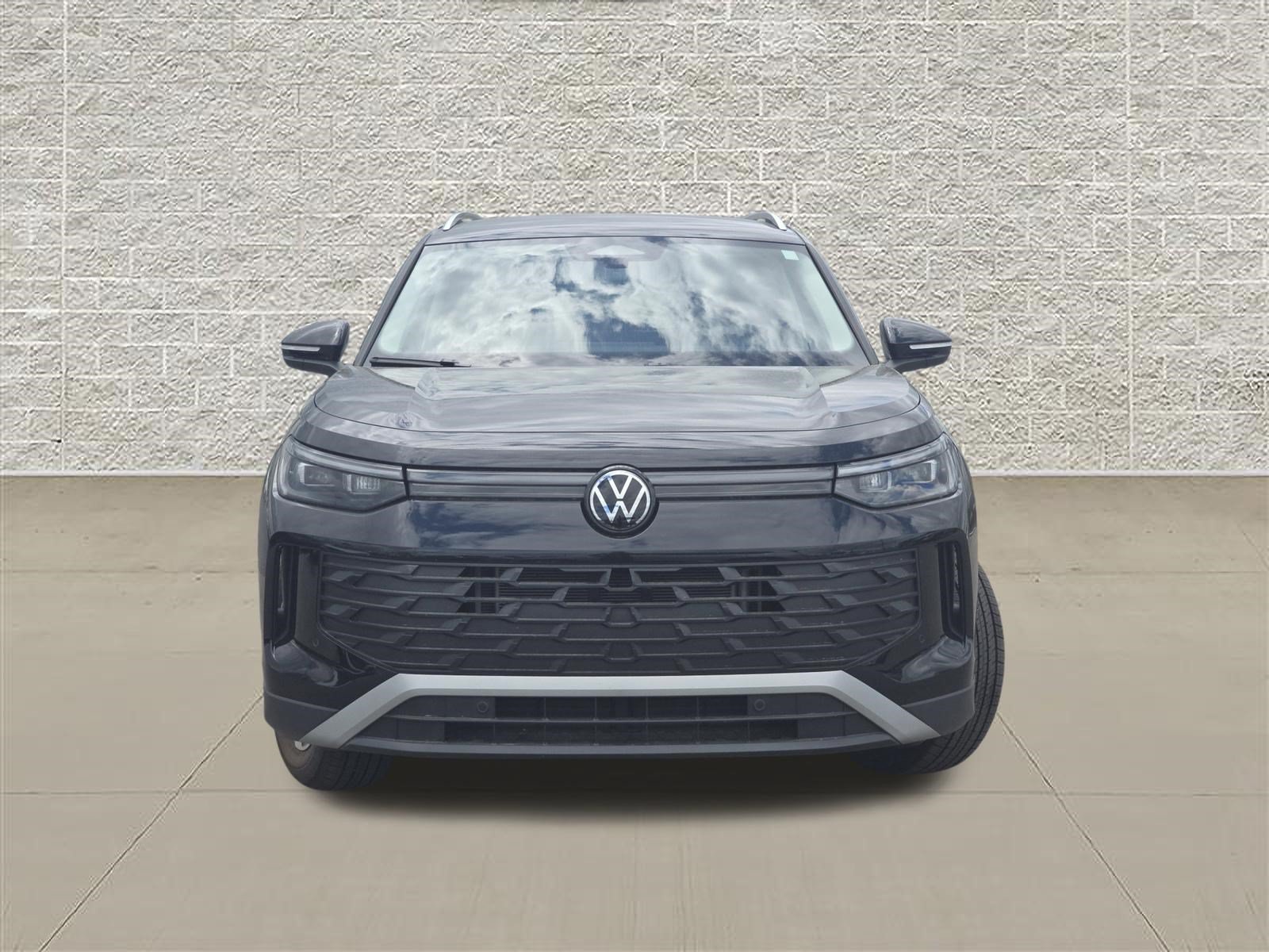 New 2025 Volkswagen Tiguan S AWD/4WD image 2