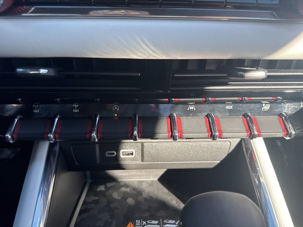 Certified 2025 GMC Canyon AT4 w/ AT4X AEV Edition image 37