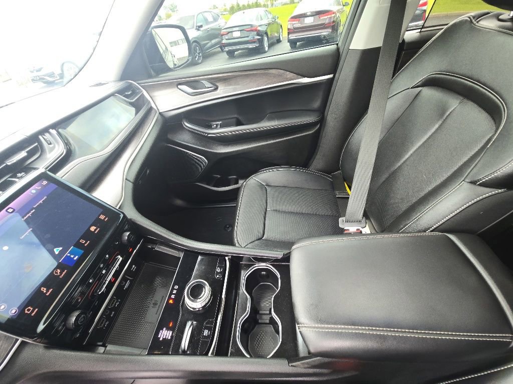 Used 2022 Jeep Grand Cherokee Limited 4xe w/ Luxury Tech Group II AWD/4WD image 23