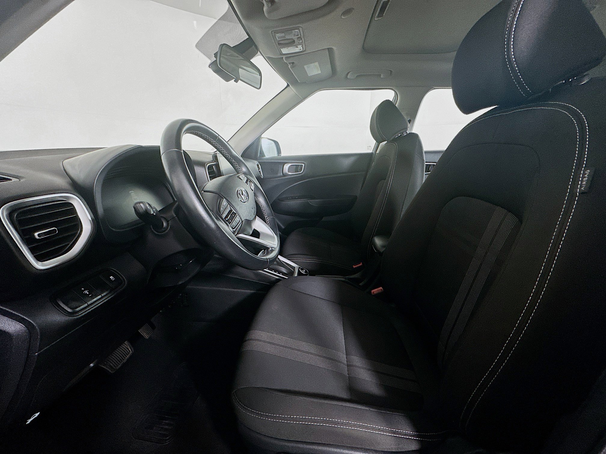 Used 2024 Hyundai Venue SEL image 13