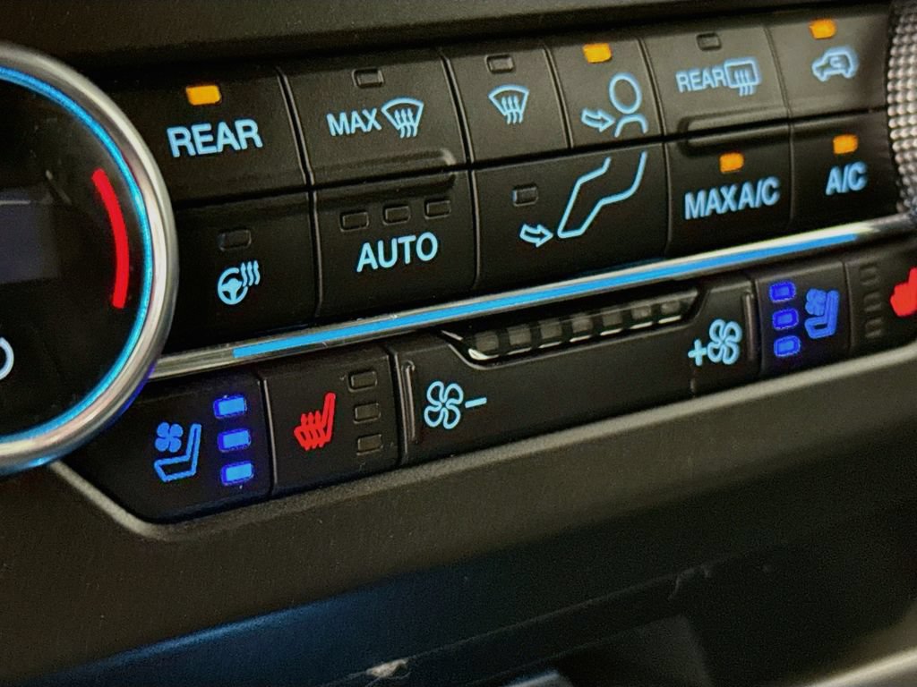 Used 2018 Ford Expedition XLT w/ Equipment Group 202A AWD/4WD image 21