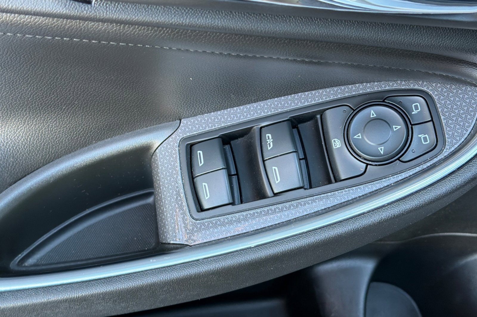 Used 2018 Chevrolet Malibu LT w/ Leather Package image 14