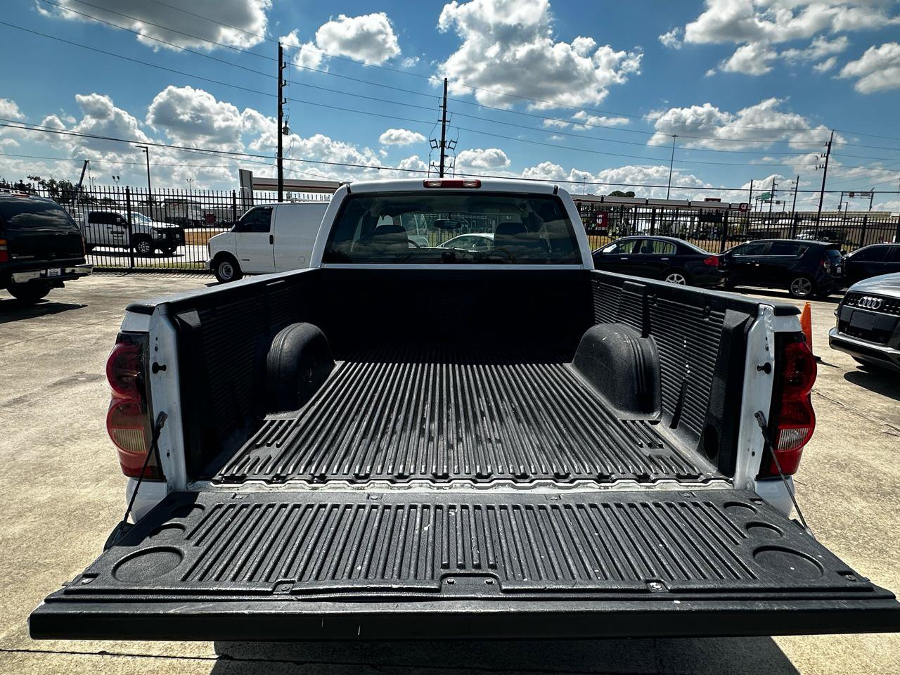 Used 2005 Chevrolet Silverado 1500 W/T RWD image 11