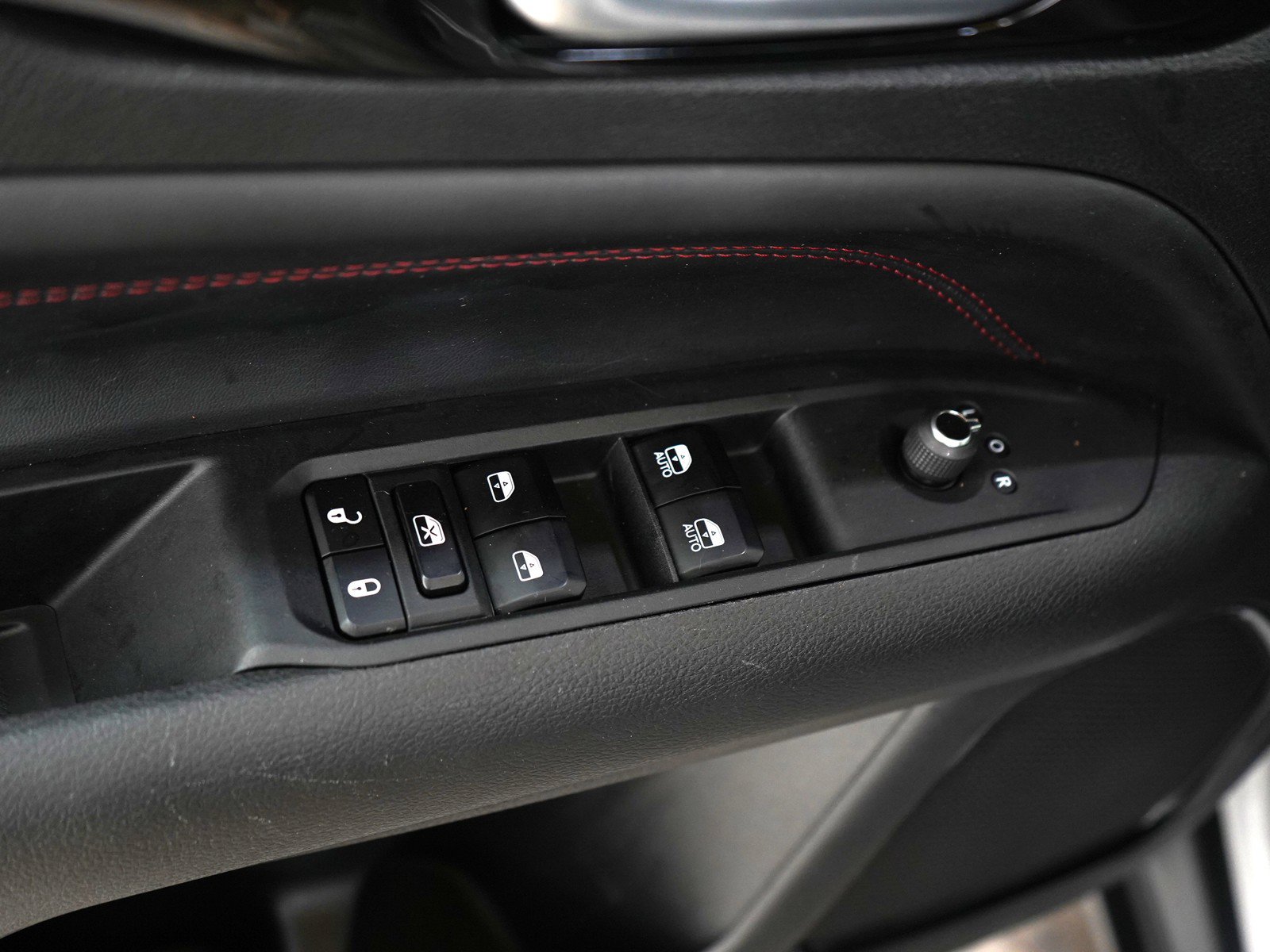 Used 2023 Jeep Compass Trailhawk w/ Trailhawk Convenience Group AWD/4WD image 19