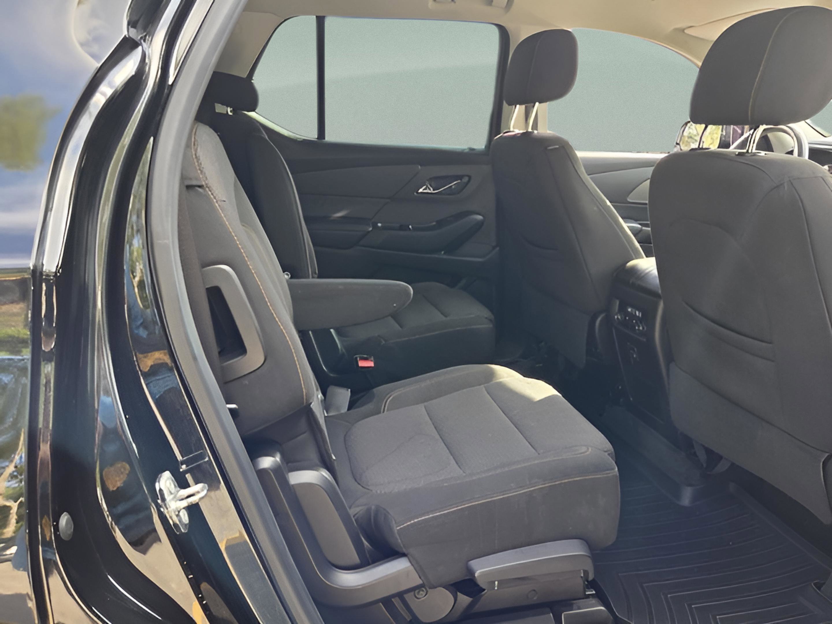 Used 2018 Chevrolet Traverse LT FWD image 14