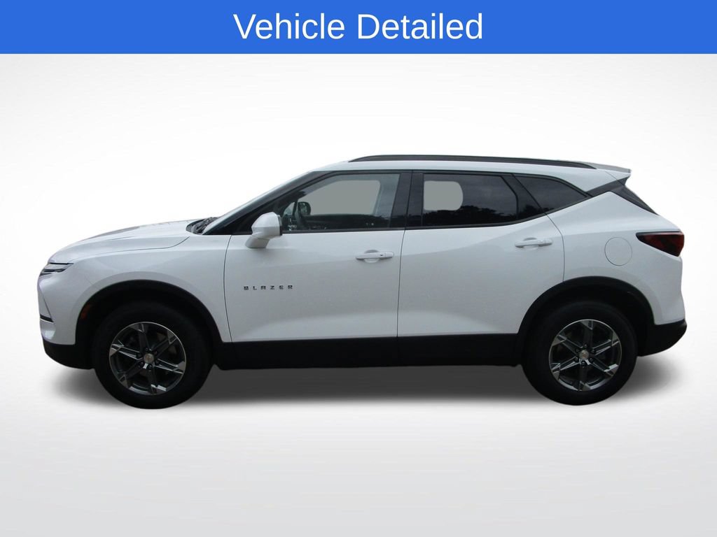 Used 2024 Chevrolet Blazer LT w/ Convenience Package FWD image 3