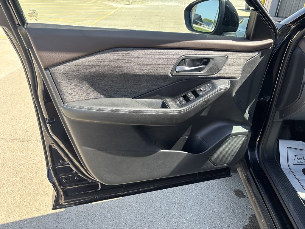 Used 2021 Nissan Rogue SV image 10