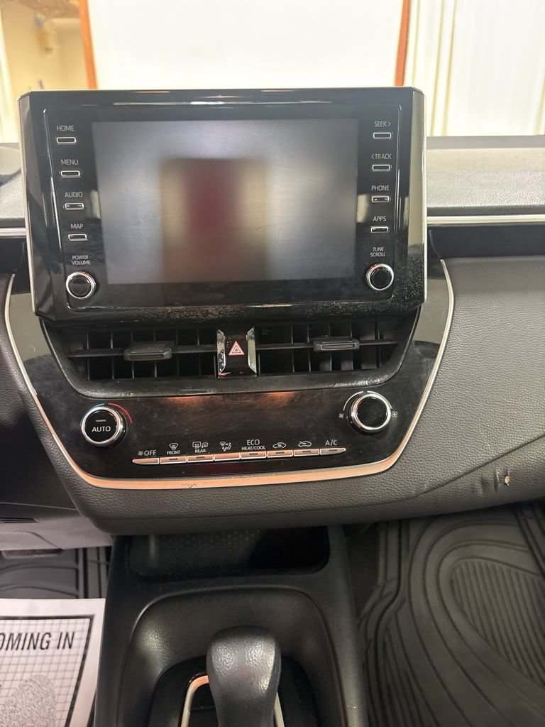 Used 2020 Toyota Corolla LE FWD image 12