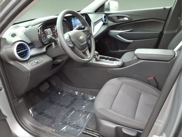 Used 2024 Chevrolet Trax LS w/ LS Convenience Package image 11