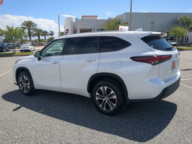 Certified 2025 Toyota Highlander XLE image 6