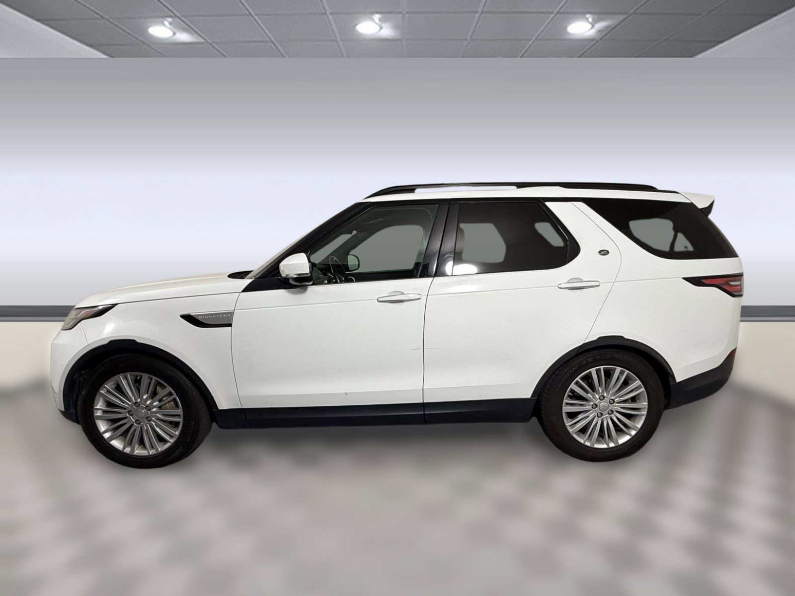 Used 2018 Land Rover Discovery HSE Luxury image 2