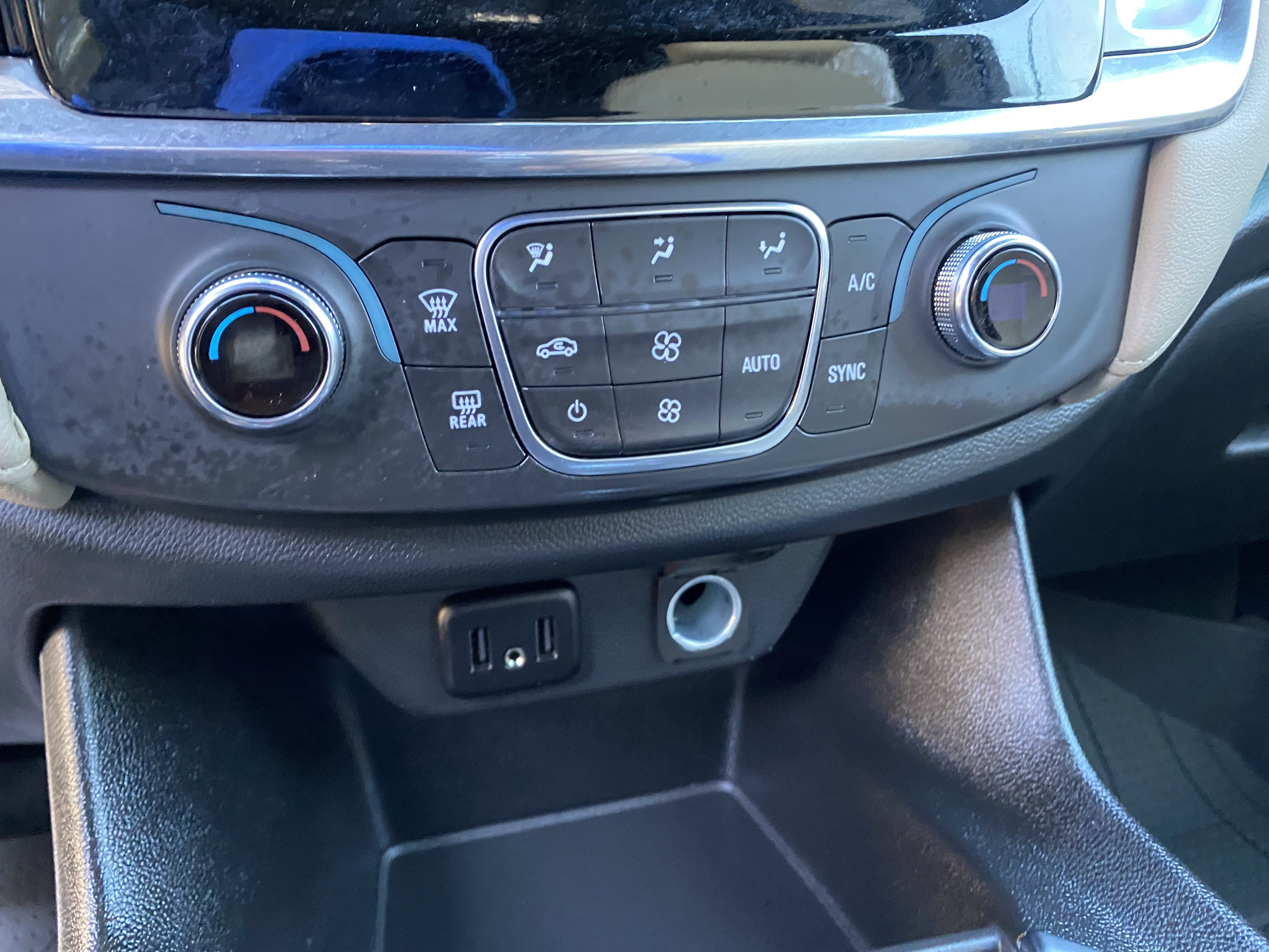 Used 2023 Chevrolet Traverse LS image 28