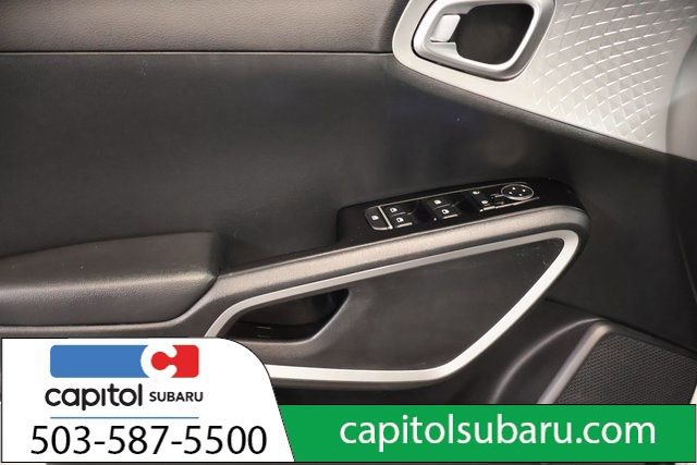 Used 2023 Kia Soul LX image 10
