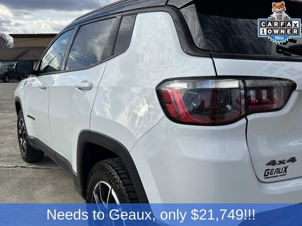 Used 2024 Jeep Compass Trailhawk image 12