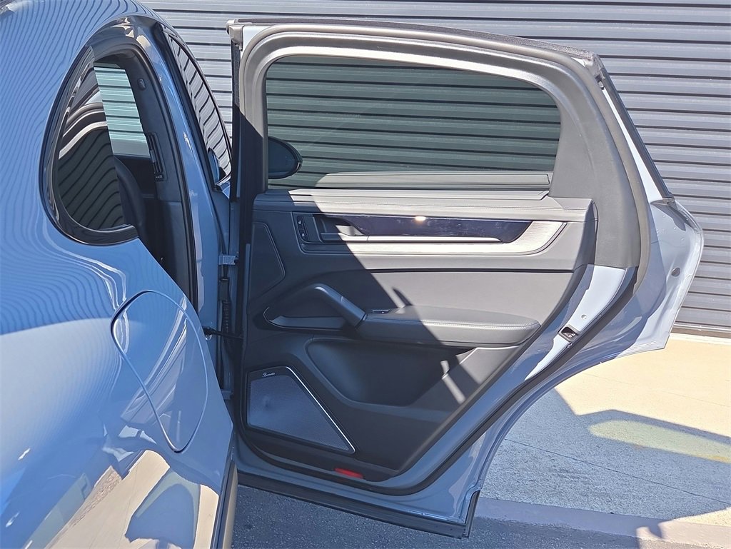 Used 2024 Porsche Cayenne Turbo GT image 21