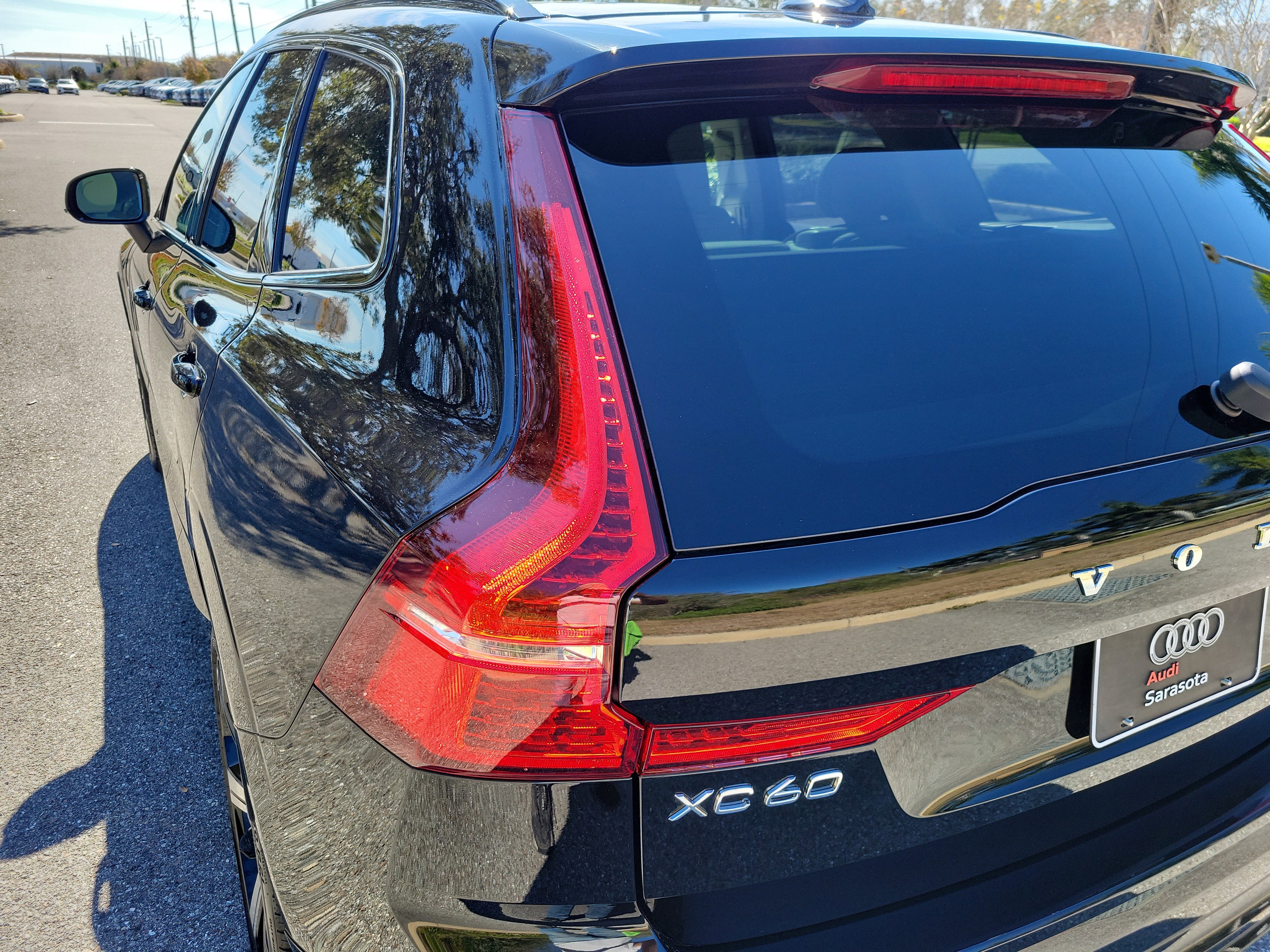 Used 2025 Volvo XC60 T8 Ultra w/ Climate Package image 11