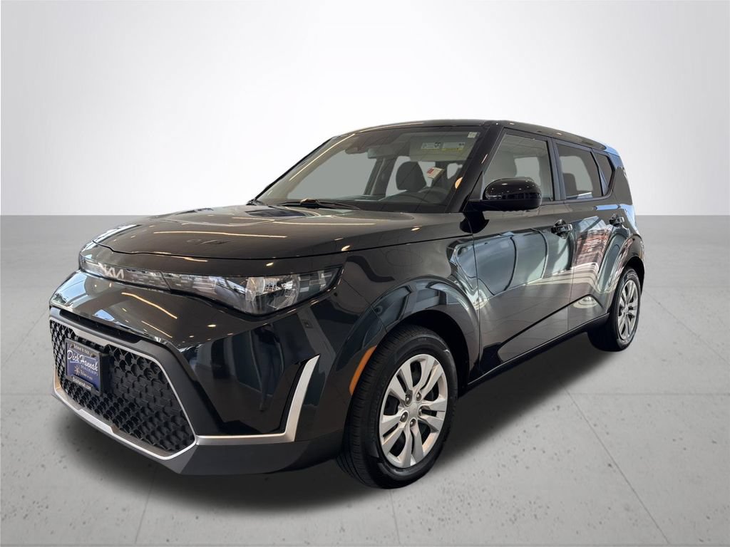 Used 2023 Kia Soul LX FWD image 2