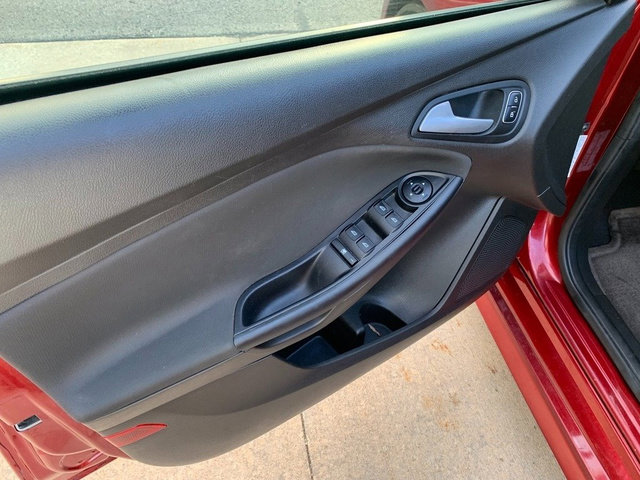 Used 2016 Ford Focus SE w/ SE Sport Package image 22
