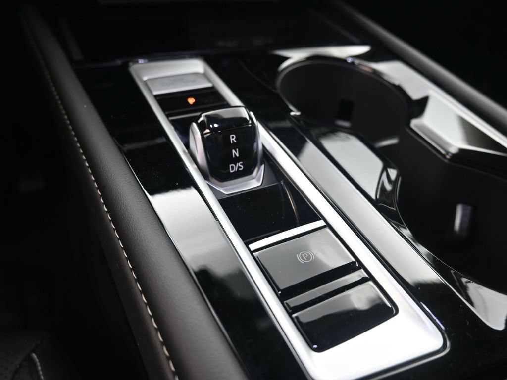 Used 2025 Volkswagen Atlas SE image 13