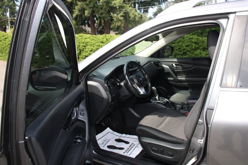 Used 2018 Nissan Rogue SV AWD/4WD image 5