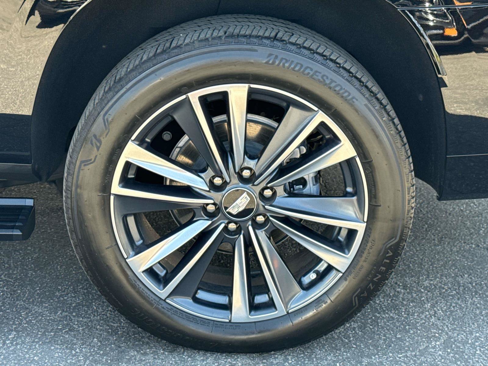 Used 2025 Cadillac Escalade ESV Sport AWD/4WD image 34