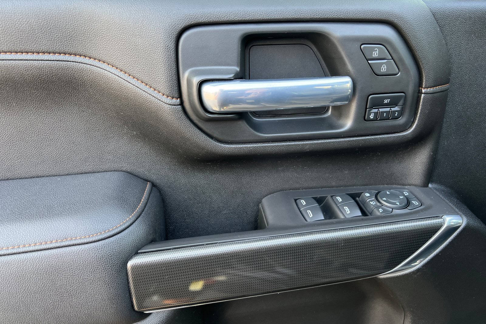 Used 2021 GMC Sierra 2500 AT4 w/ AT4 Preferred Package image 8