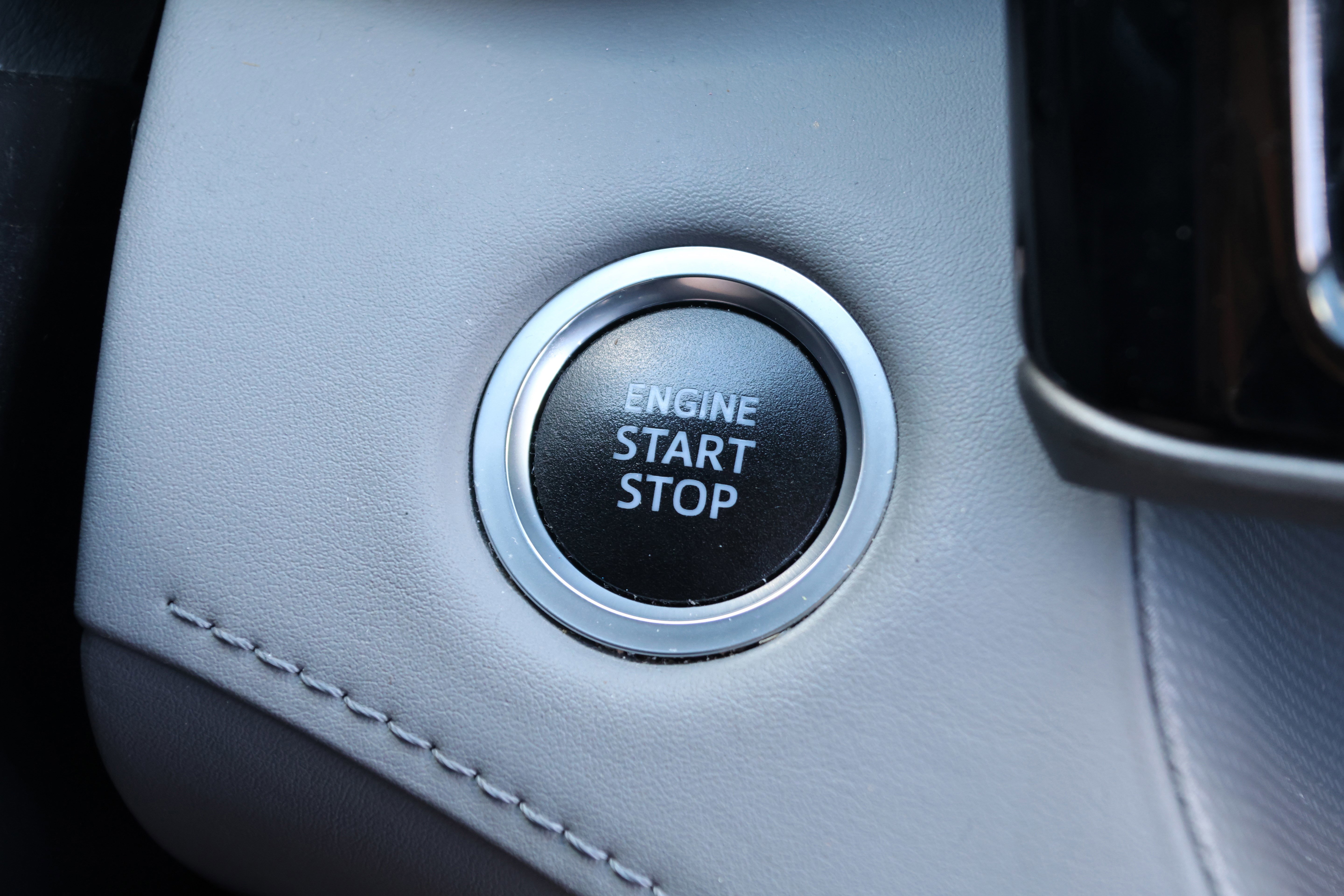 Used 2020 Toyota Highlander L FWD image 22