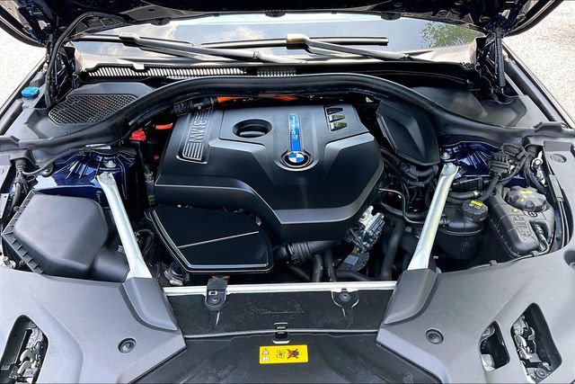 Used 2018 BMW 530e xDrive w/ Premium Package 2 AWD/4WD image 32