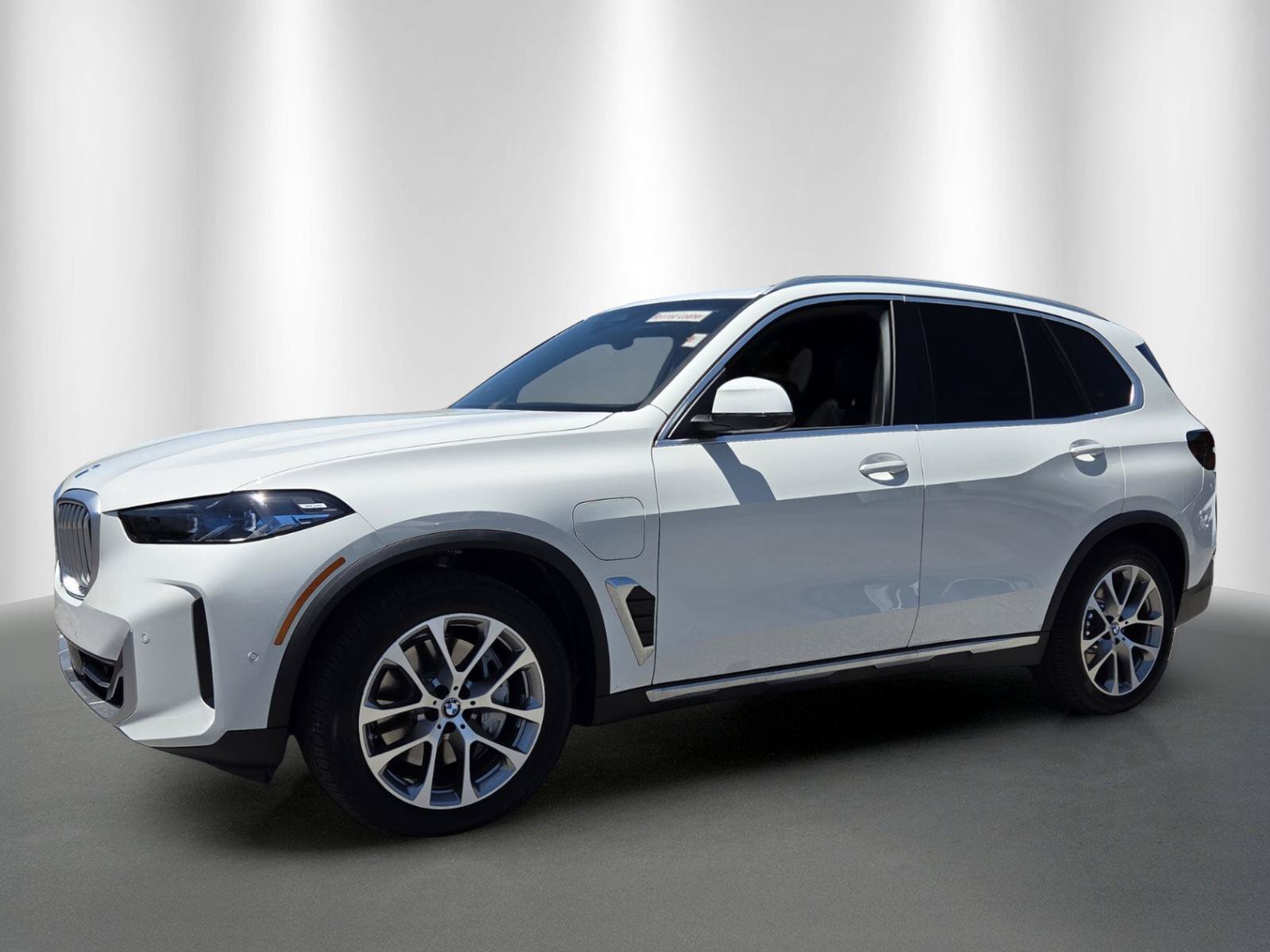 Certified 2026 BMW X5 xDrive50e w/ Executive Package AWD/4WD image 3