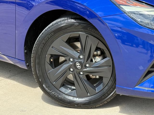 Used 2023 Hyundai Elantra SEL image 2